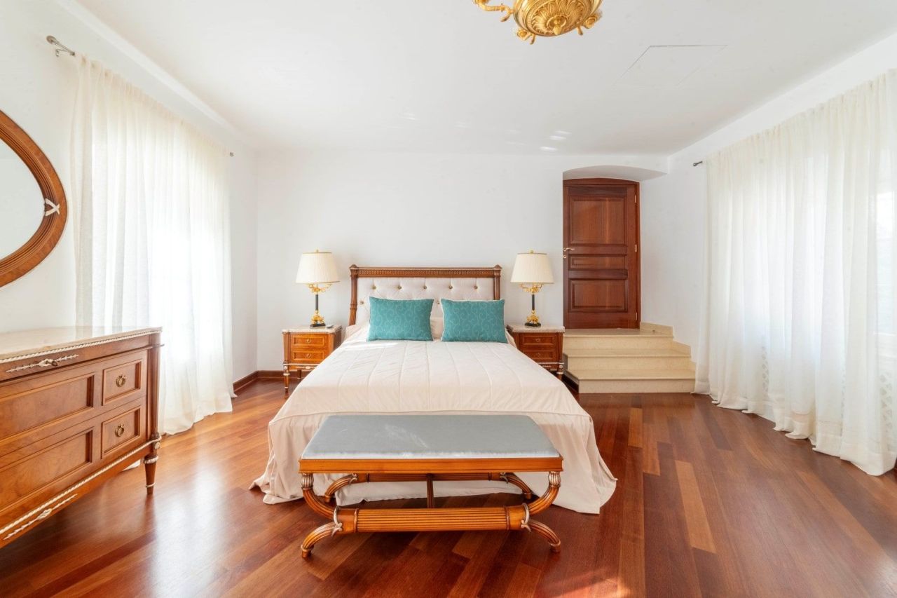 Вилла в Доброте, Черногория, 1 100 м² - фото 13