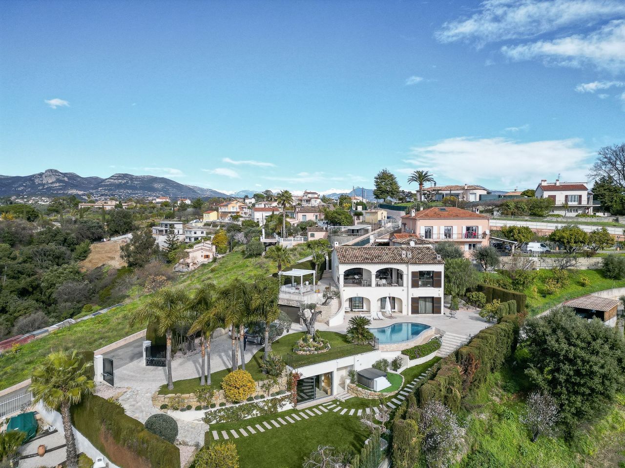 Вилла в Кань-Сюр-Мере, Франция, 250 м² - фото 1