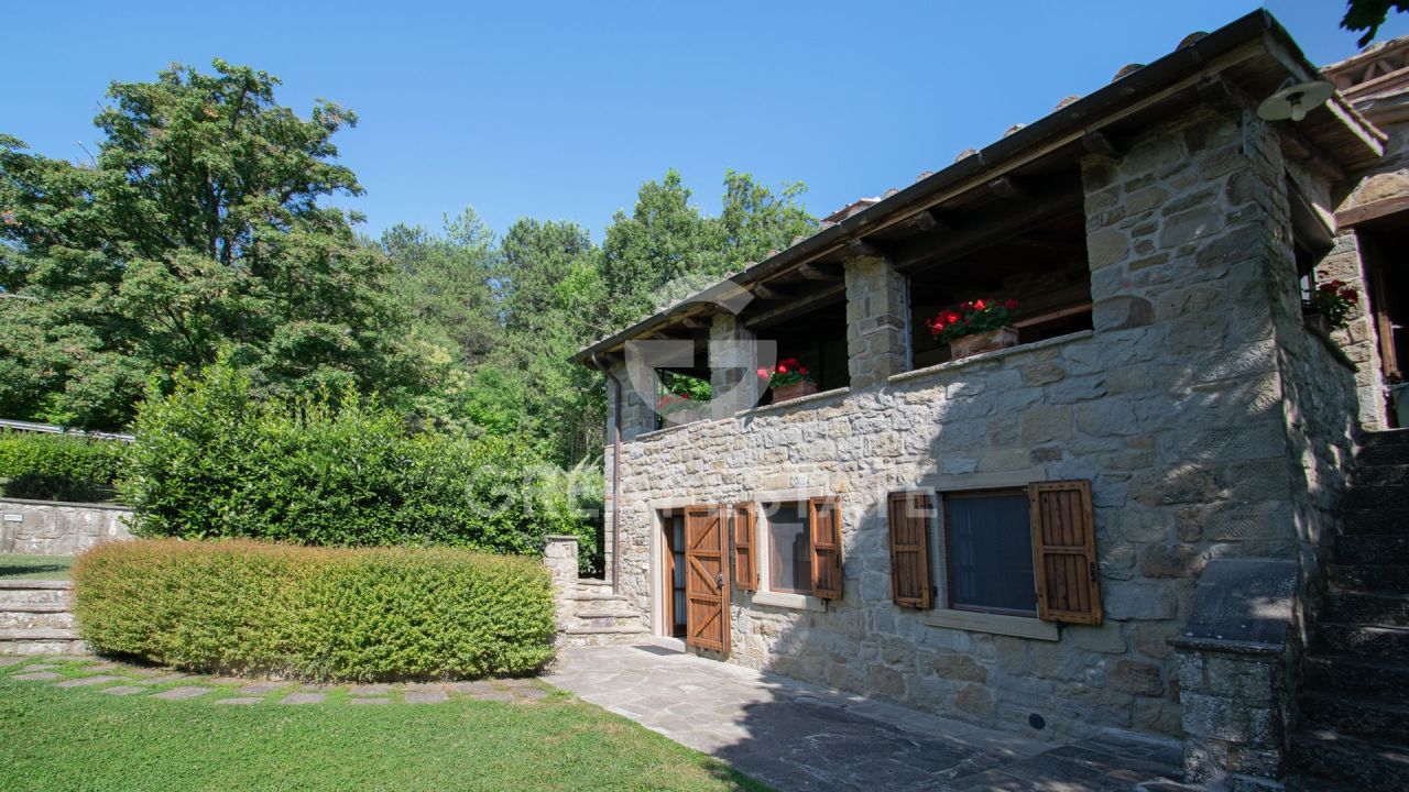 Дом Castel Focognano, Италия, 360 м² - фото 1