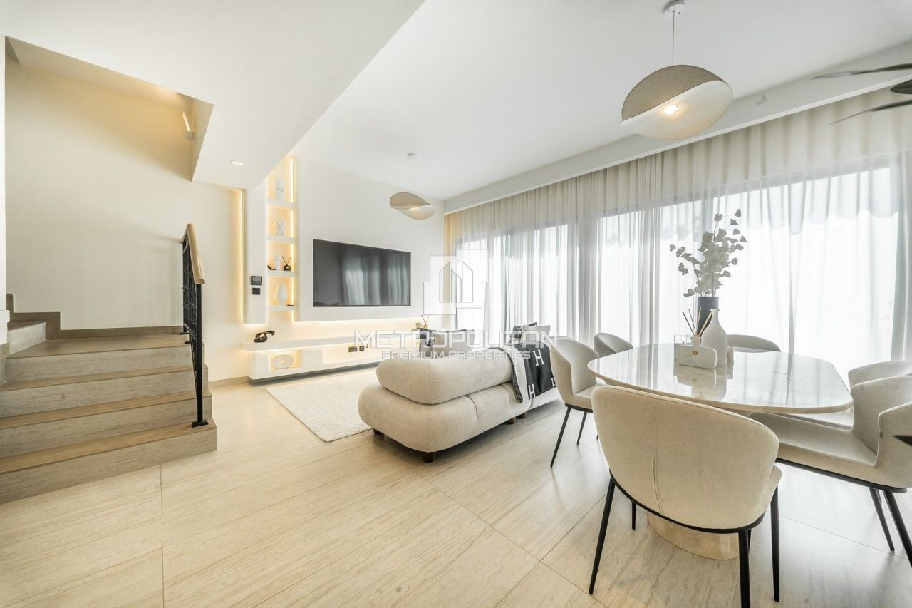 Таунхаус в Дубае, ОАЭ, 264 м² - фото 1