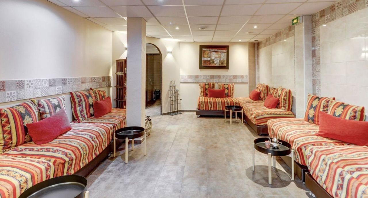 Коммерческая недвижимость в Ницце, Франция, 180 м² - фото 1