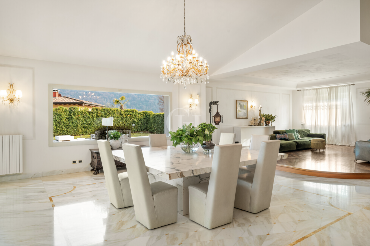 Вилла у озера Изео, Италия, 1 100 м² - фото 5