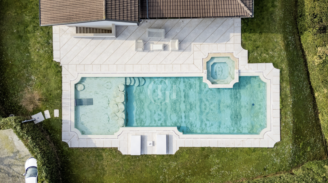 Вилла у озера Изео, Италия, 1 100 м² - фото 2