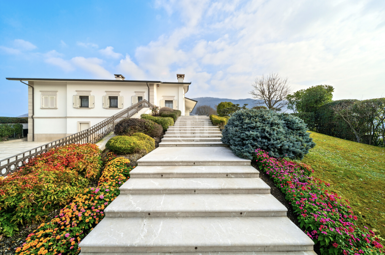 Вилла у озера Изео, Италия, 1 100 м² - фото 15