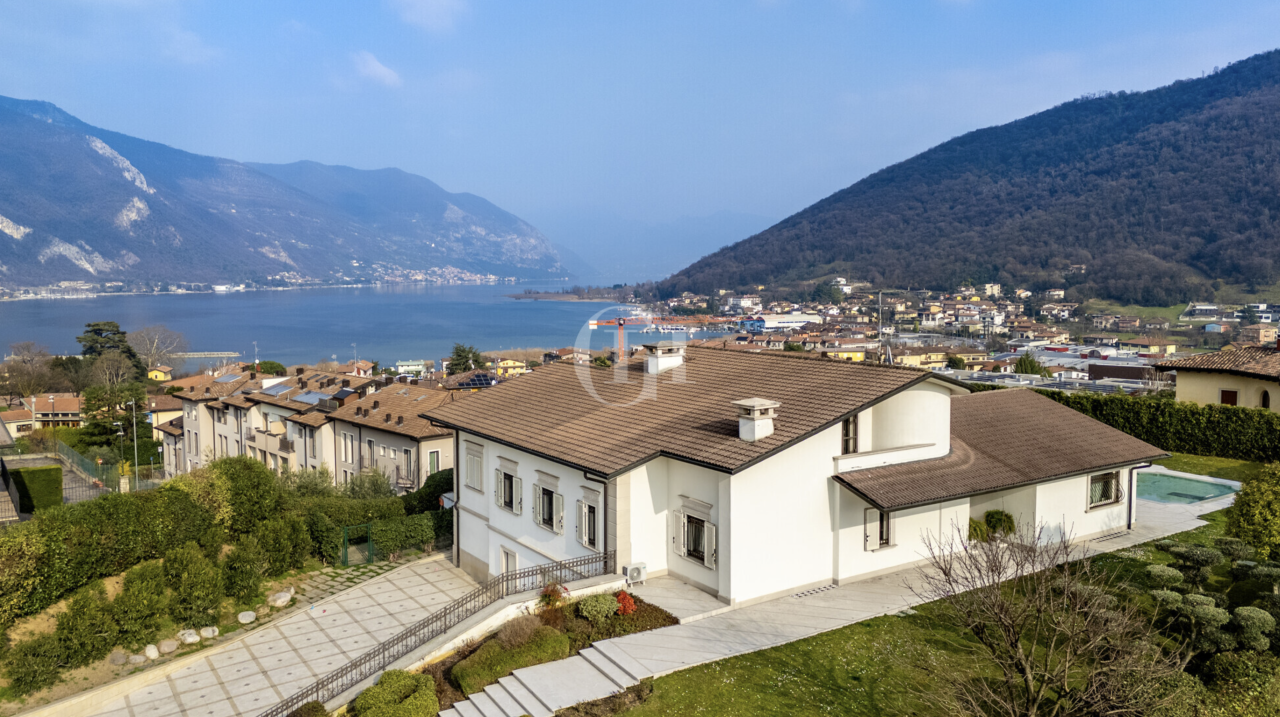 Вилла у озера Изео, Италия, 1 100 м² - фото 16