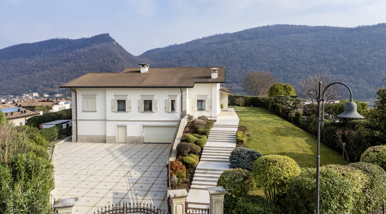 Вилла у озера Изео, Италия, 1 100 м² - фото 14