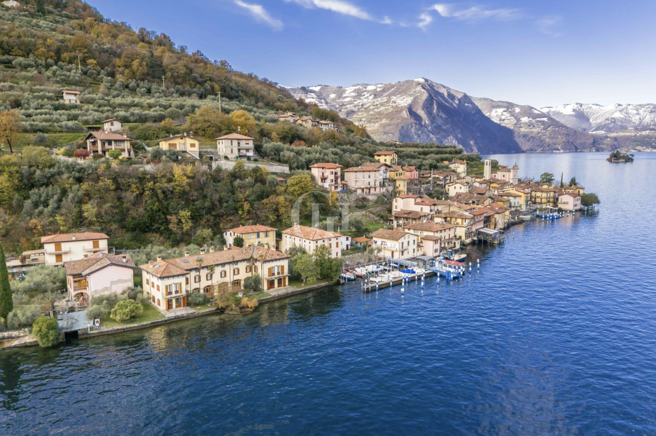 Поместье у озера Изео, Италия, 760 м² - фото 1