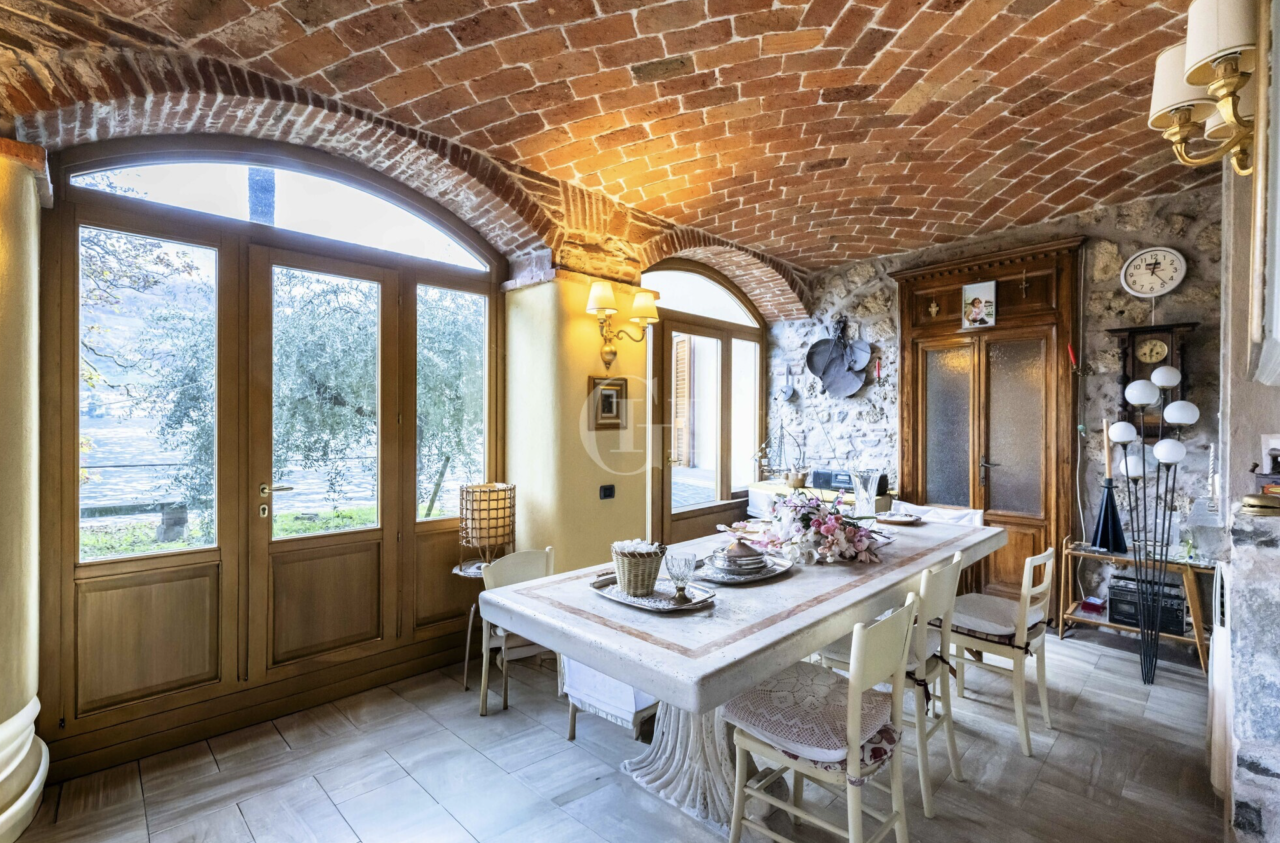 Поместье у озера Изео, Италия, 760 м² - фото 8