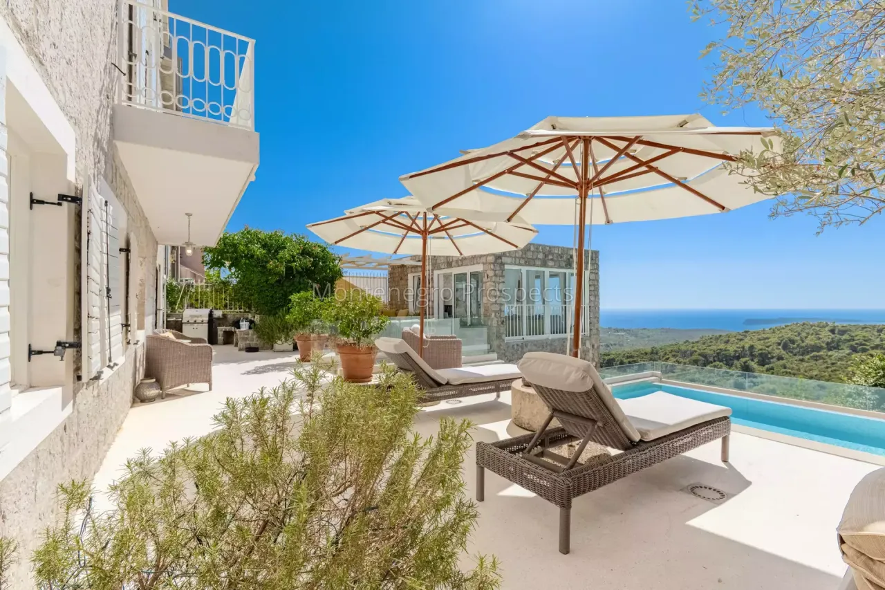 Дом на полуострове Луштица, Черногория, 337 м² - фото 1