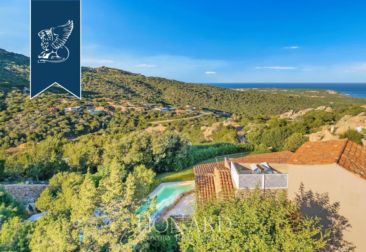 Вилла в Порто Черво, Италия, 220 м² - фото 2