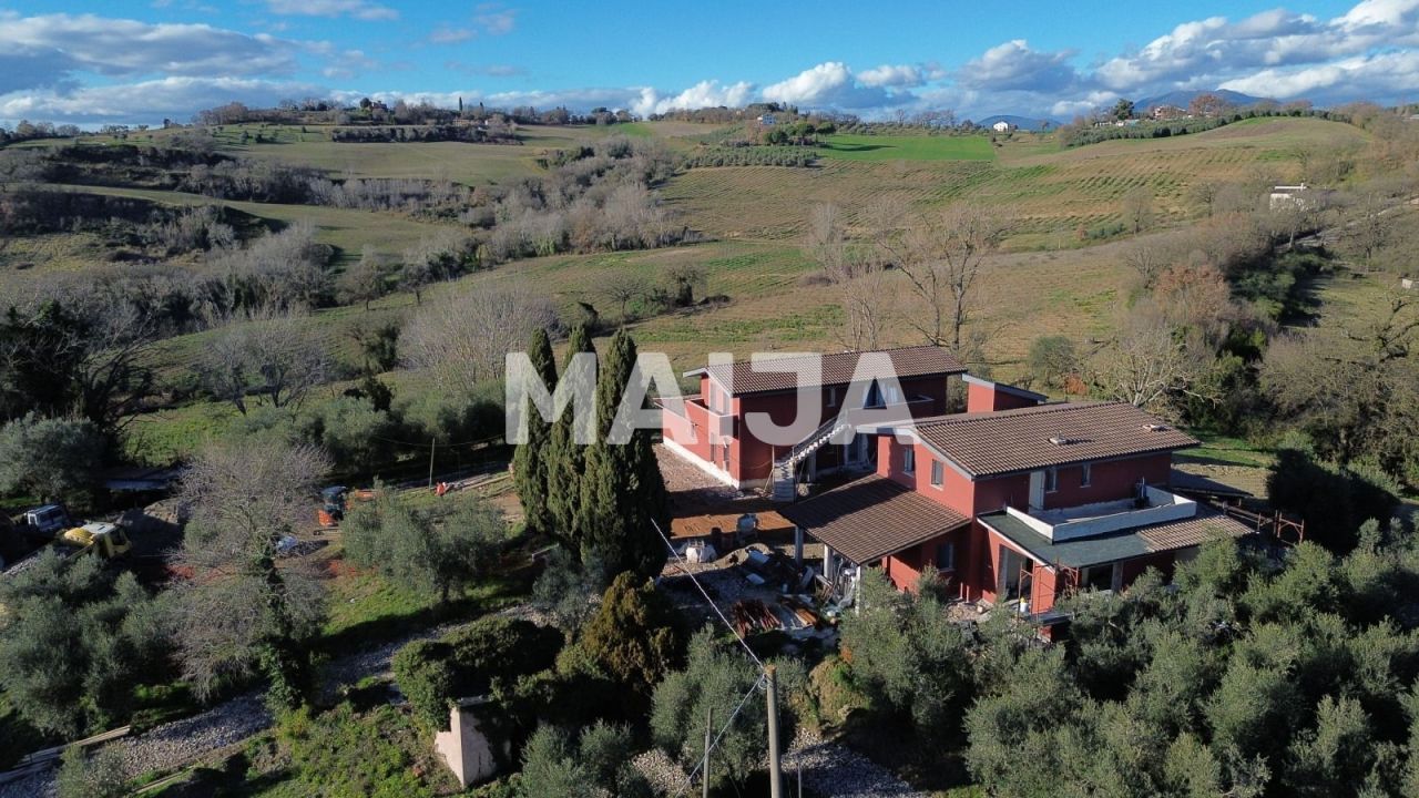 Дом в Риети, Италия, 215 м² - фото 3