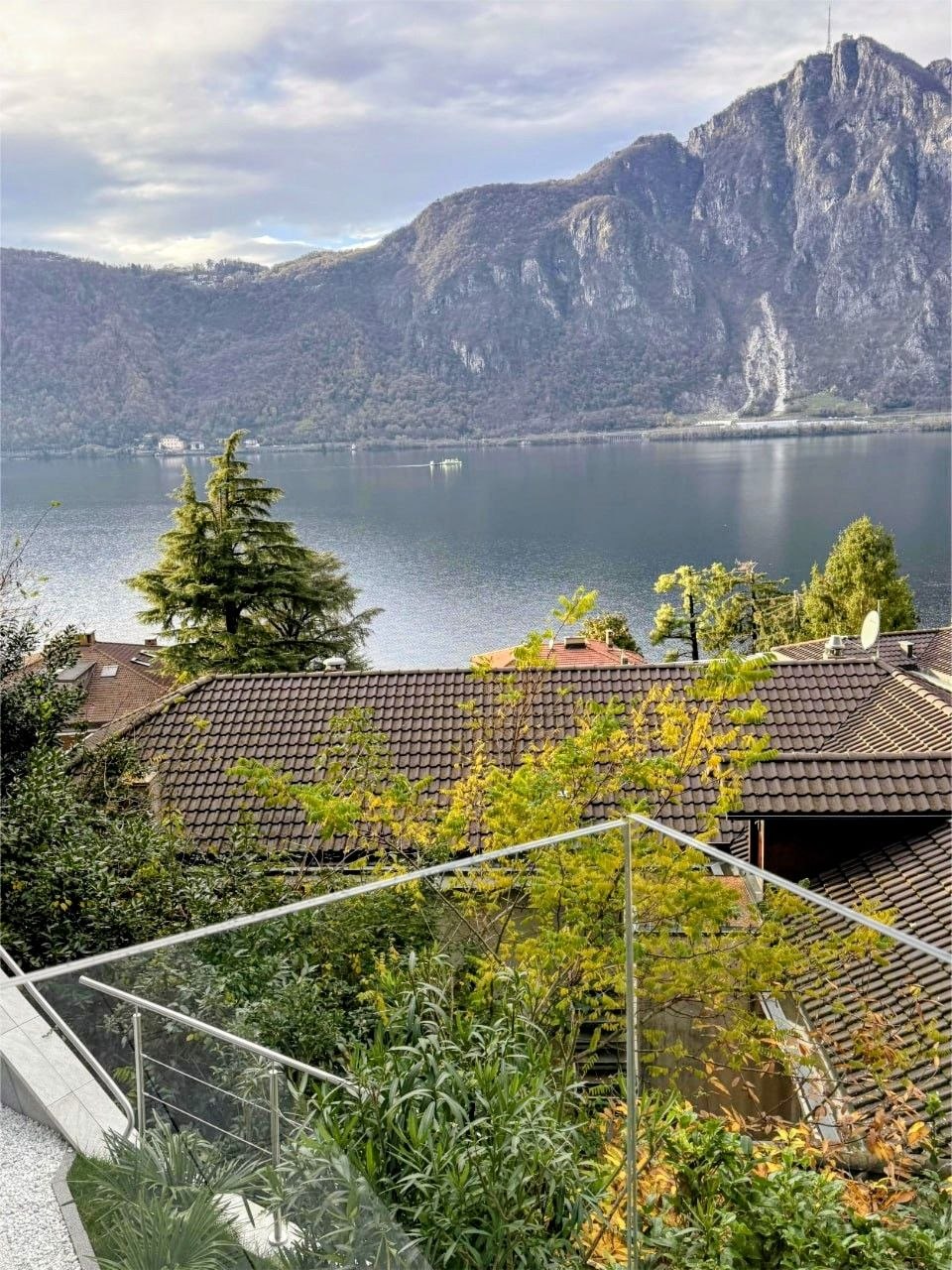 Вилла в Кампионе-д'Италия, Италия, 250 м² - фото 2