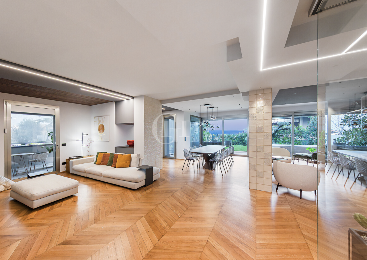 Апартаменты в Дезенцано-дель-Гарда, Италия, 347 м² - фото 1