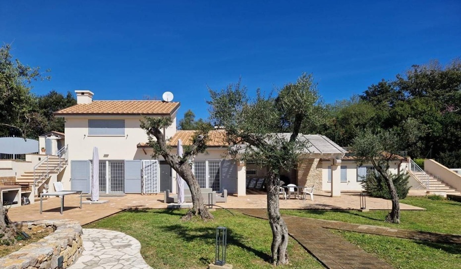 Вилла в Сан-Феличе-Чирчео, Италия, 200 м² - фото 2