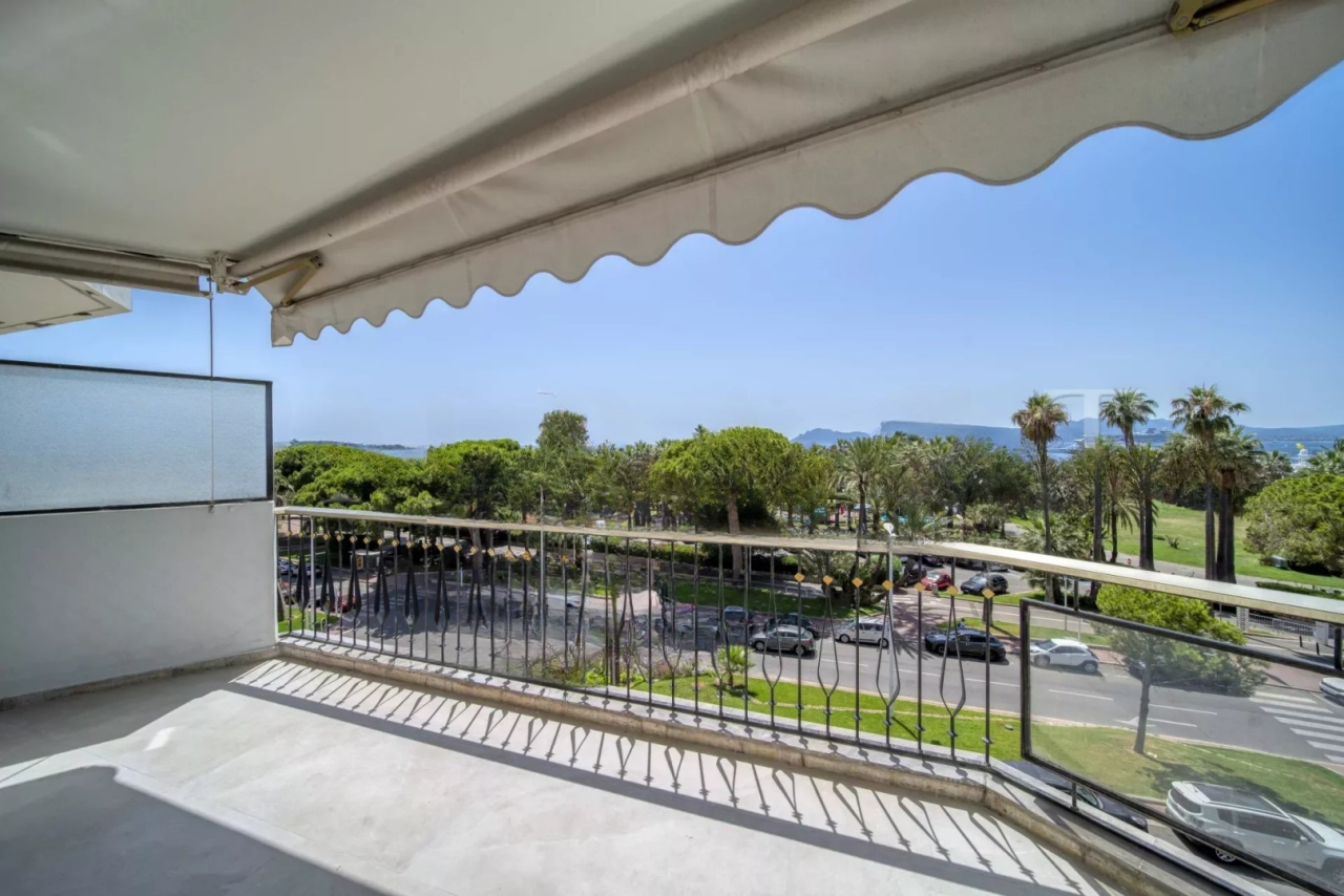 Квартира в Каннах, Франция, 95 м² - фото 1