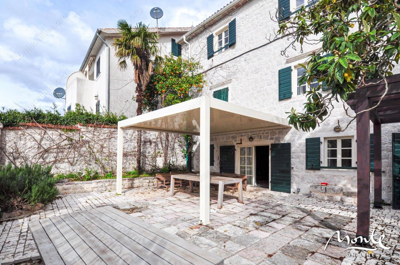 Вилла в Доброте, Черногория, 490 м² - фото 3