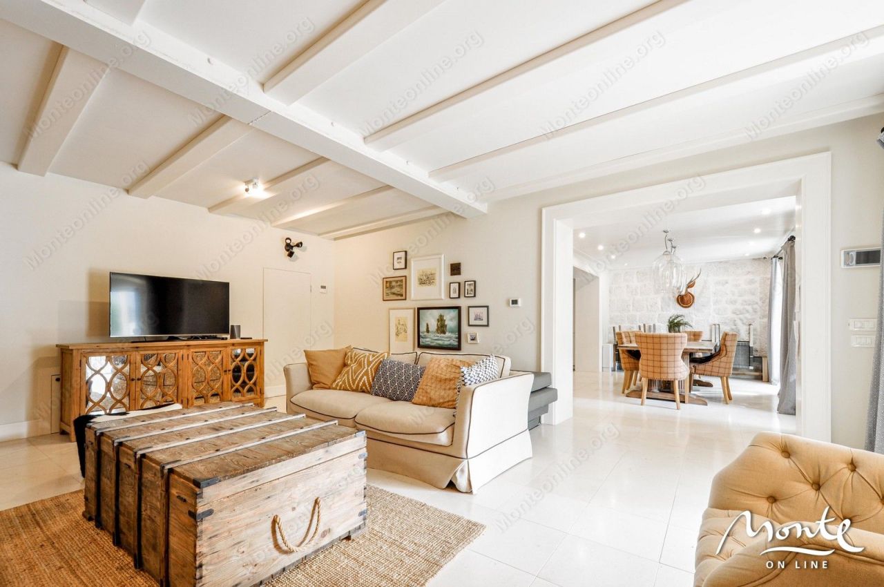 Вилла в Доброте, Черногория, 490 м² - фото 5