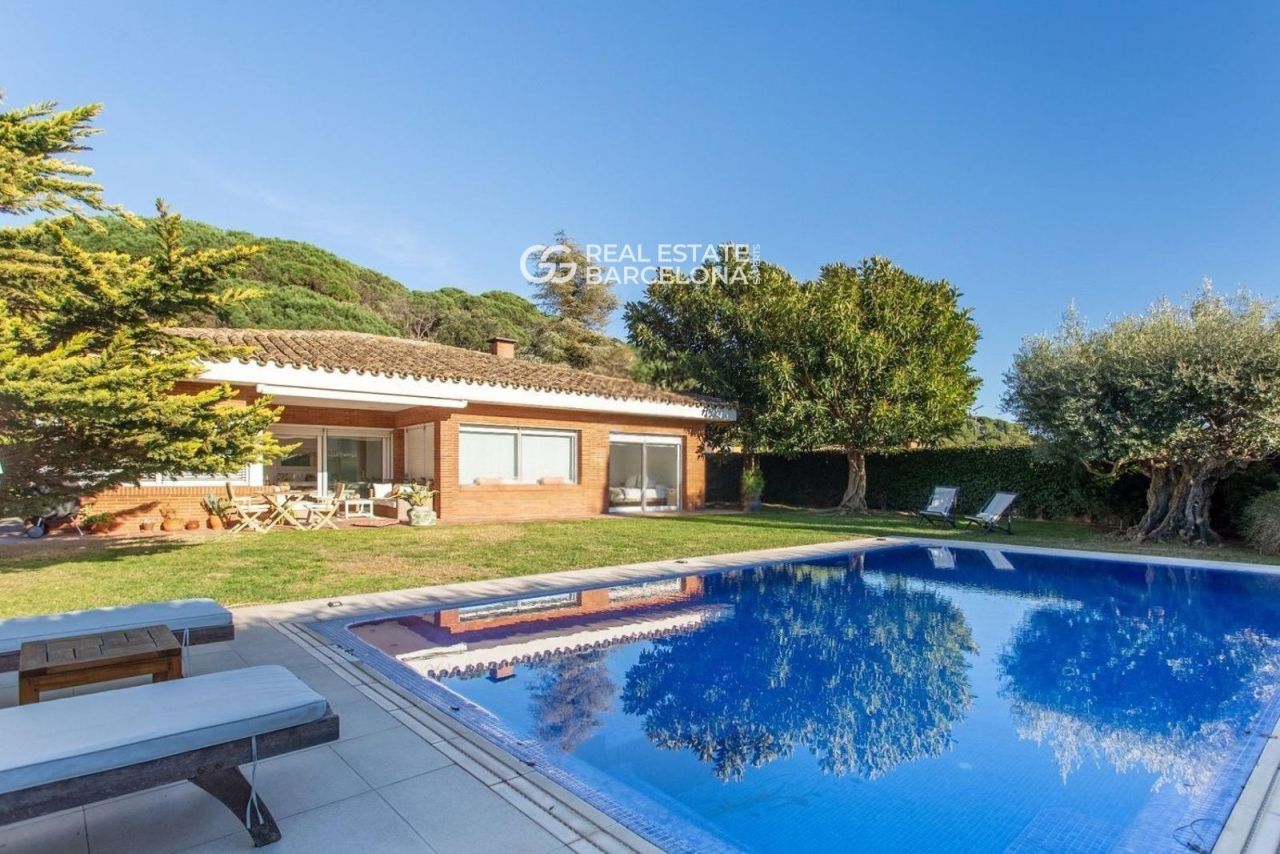 Дом Barcelona, Sant Andreu de Llavaneres, Испания, 481 м² - фото 1