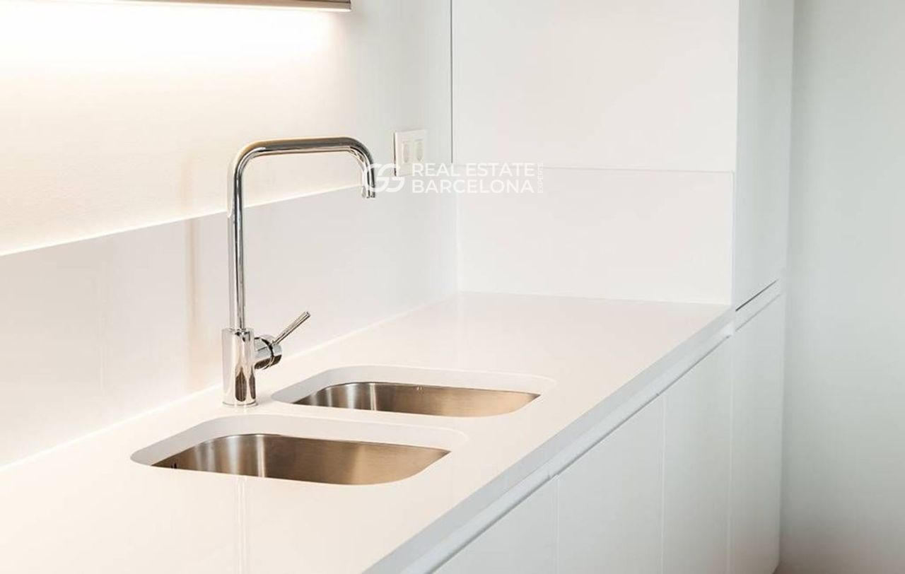 Квартира в Барселоне, Испания, 110 м² - фото 2