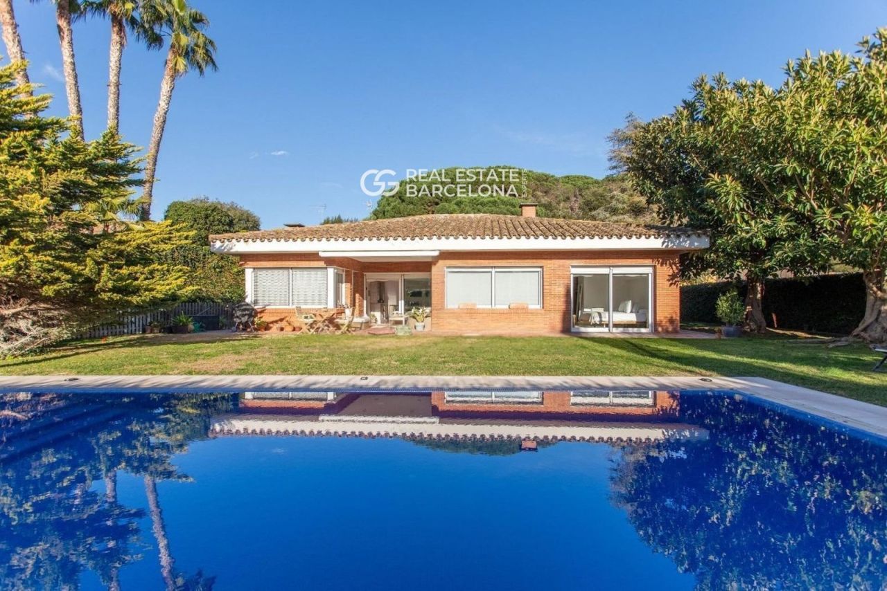 Дом Barcelona, Sant Andreu de Llavaneres, Испания, 481 м² - фото 3