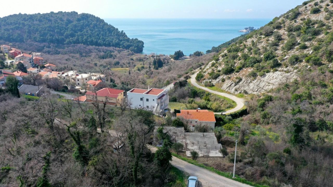 Земля в Петроваце, Черногория, 782 м² - фото 1