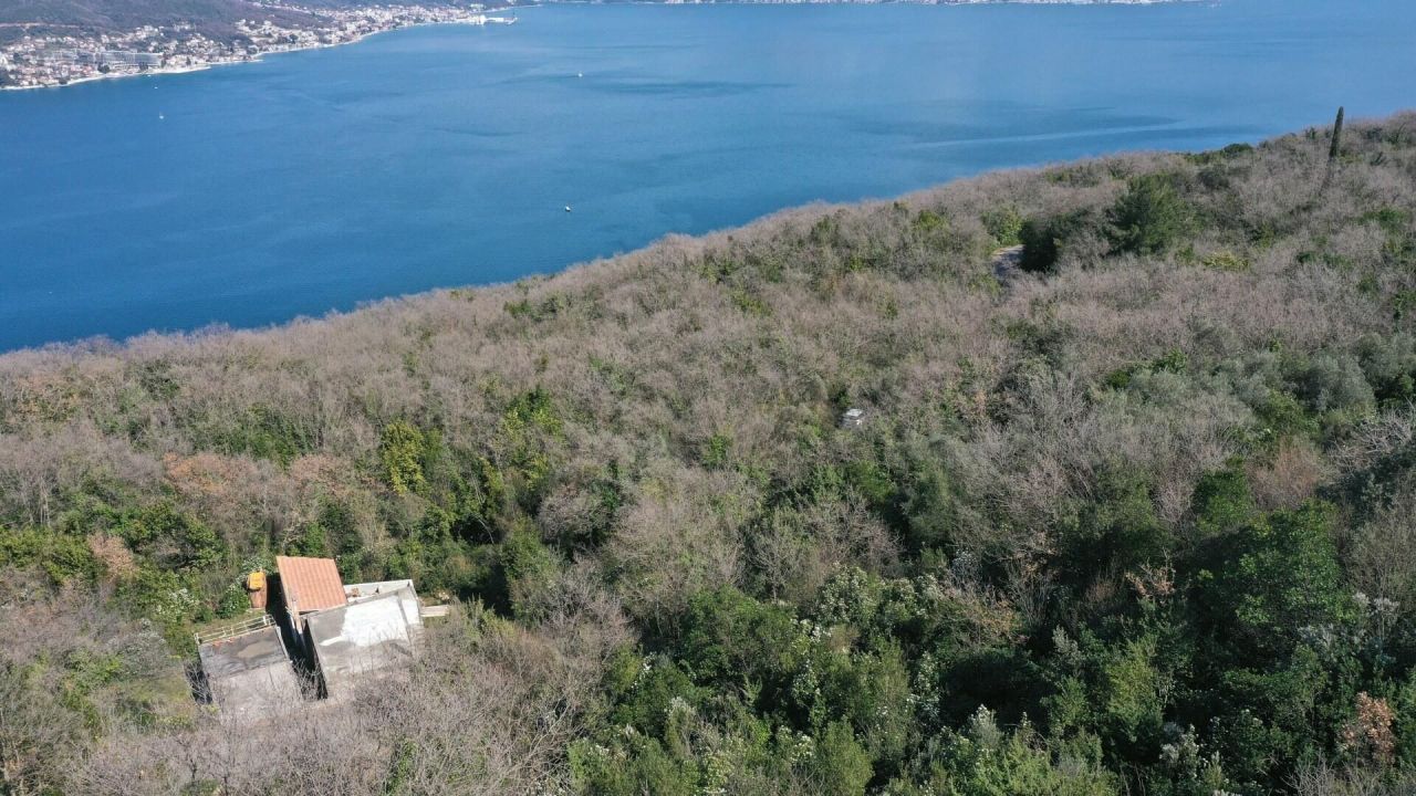 Земля на полуострове Луштица, Черногория, 1 102 м² - фото 4
