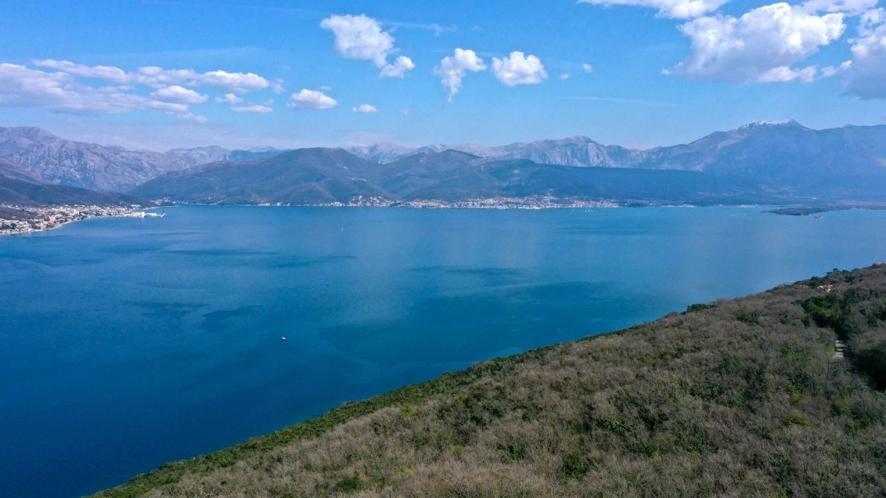 Земля на полуострове Луштица, Черногория, 1 102 м² - фото 5
