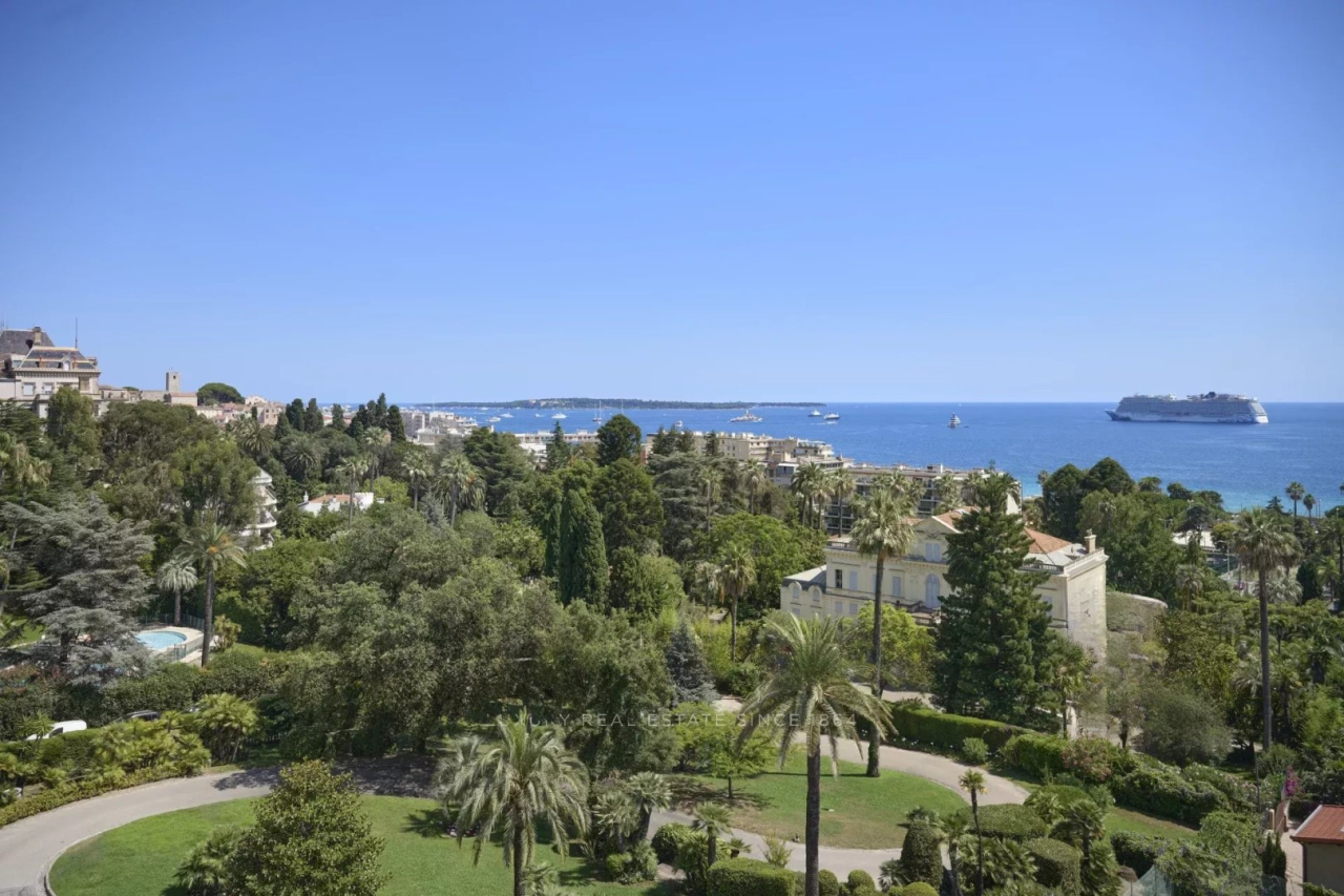 Квартира в Каннах, Франция, 197 м² - фото 1