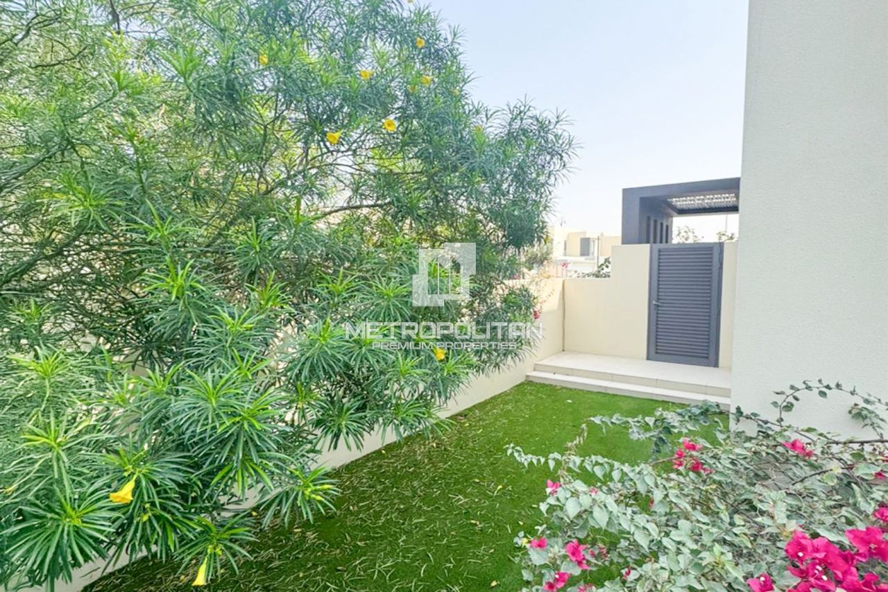 Таунхаус в Дубае, ОАЭ, 254 м² - фото 1