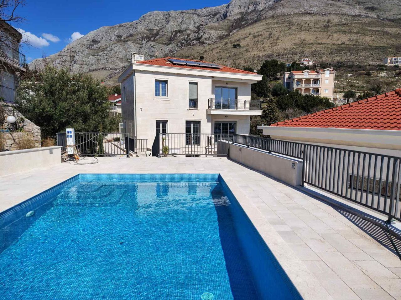 Вилла в Режевичах, Черногория, 288 м² - фото 1