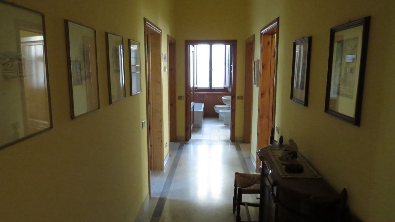 Вилла в Монтекатини-Терме, Италия, 403 м² - фото 4