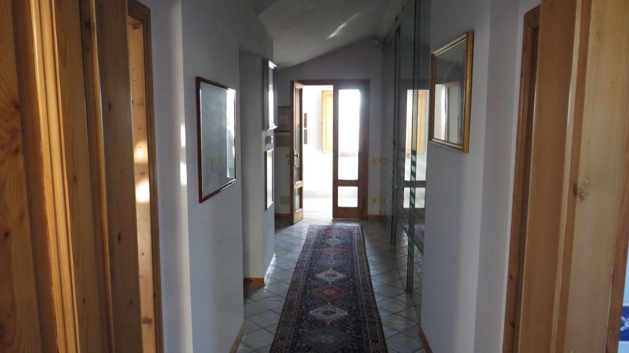 Вилла в Монтекатини-Терме, Италия, 403 м² - фото 3