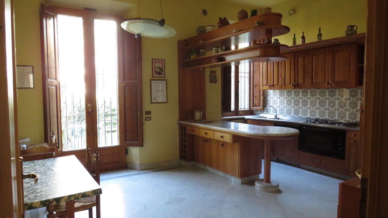 Вилла в Монтекатини-Терме, Италия, 403 м² - фото 5