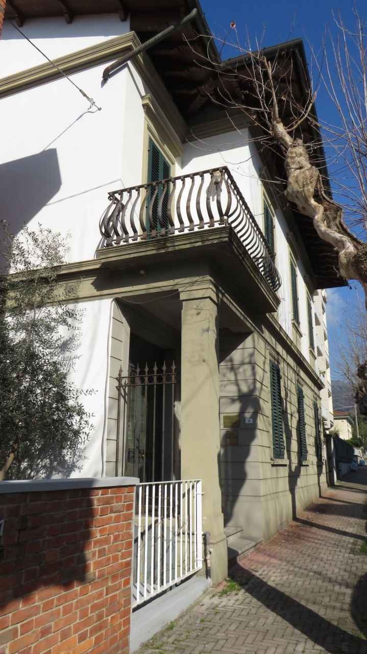 Вилла в Монтекатини-Терме, Италия, 403 м² - фото 12