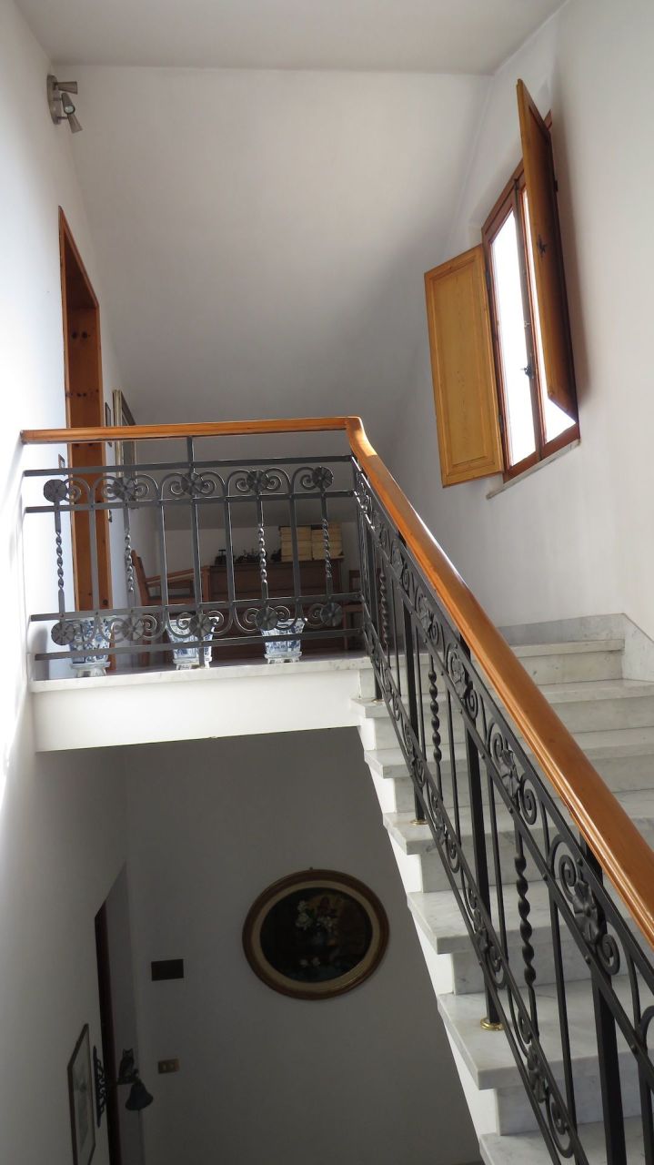 Вилла в Монтекатини-Терме, Италия, 403 м² - фото 16