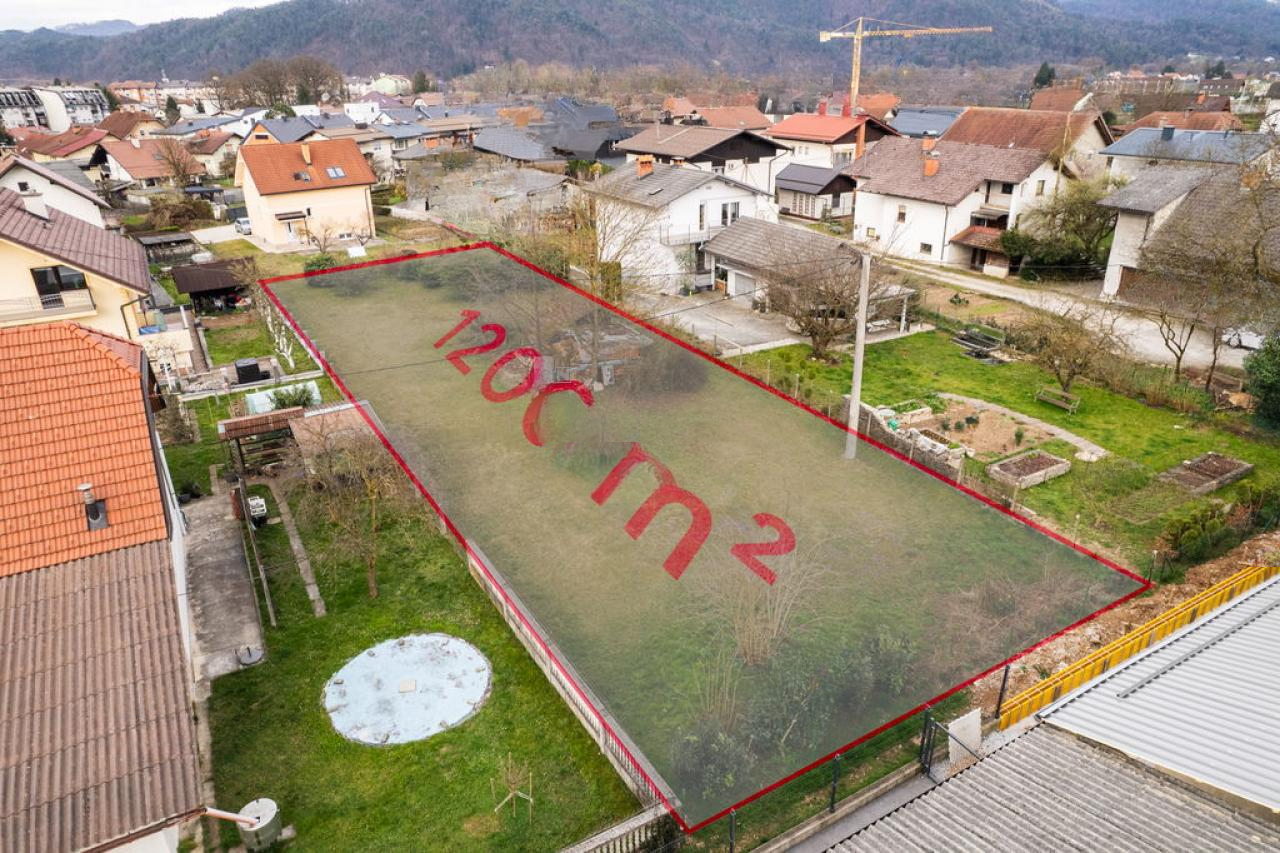 Земля в Любляне, Словения, 1 200 м² - фото 1