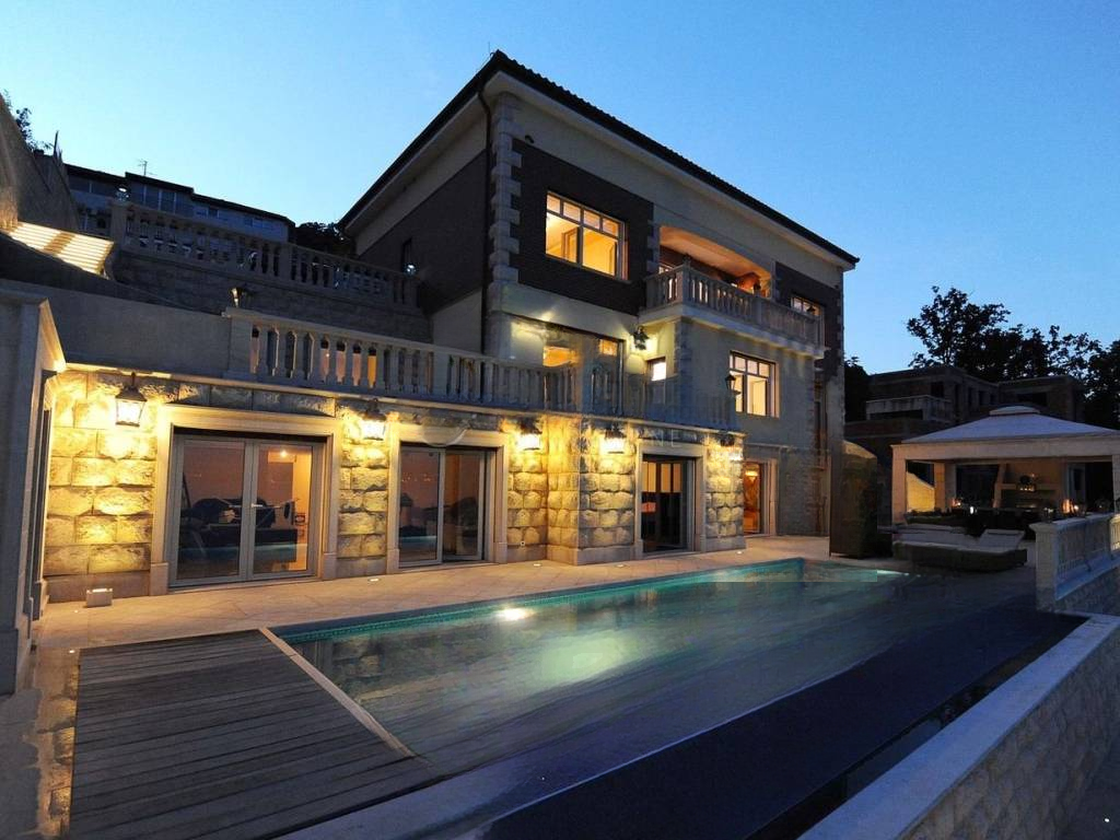 Дом в Опатии, Хорватия, 1 354 м² - фото 1