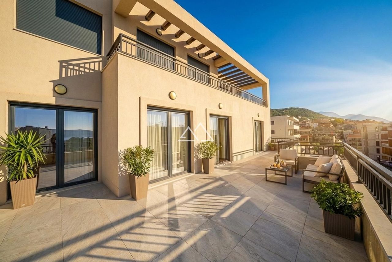 Апартаменты в Тивате, Черногория, 164 м² - фото 1