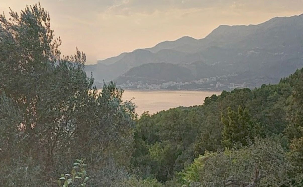 Земля в Святом Стефане, Черногория, 9 000 м² - фото 1