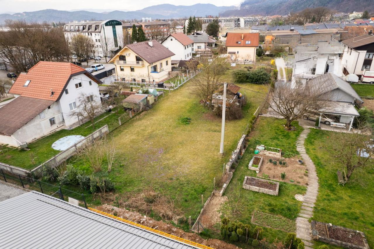 Земля в Любляне, Словения, 1 200 м² - фото 5