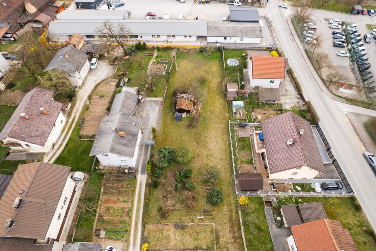 Земля в Любляне, Словения, 1 200 м² - фото 6