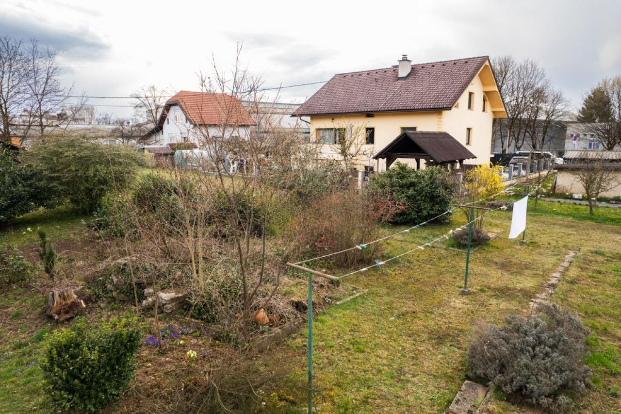 Земля в Любляне, Словения, 1 200 м² - фото 7