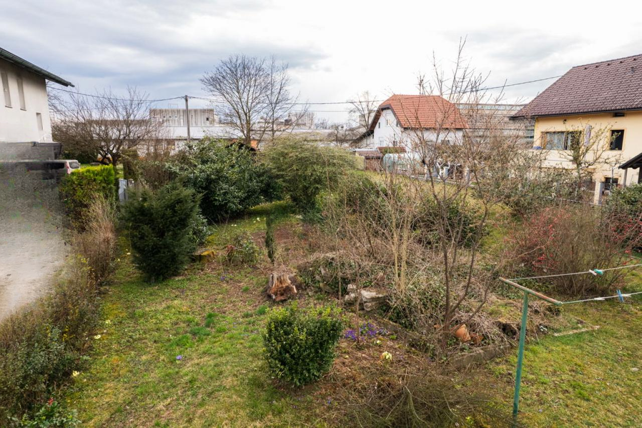 Земля в Любляне, Словения, 1 200 м² - фото 8