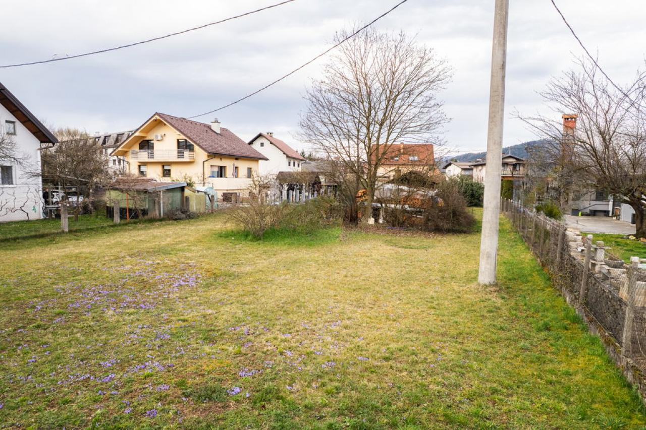 Земля в Любляне, Словения, 1 200 м² - фото 11