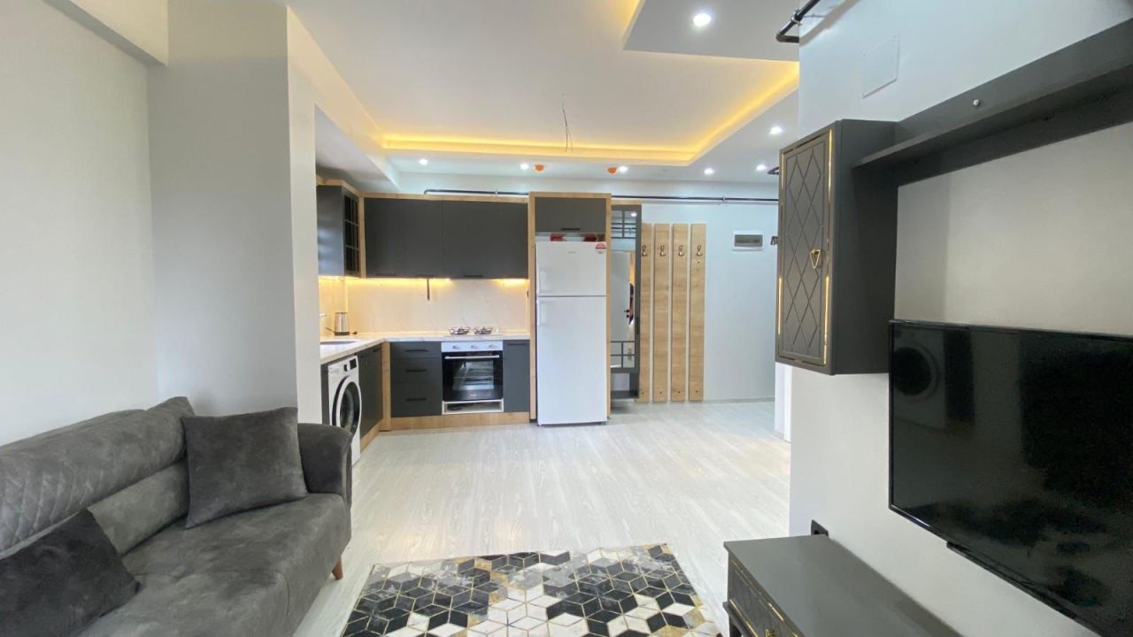 Квартира в Мерсине, Турция, 50 м² - фото 1