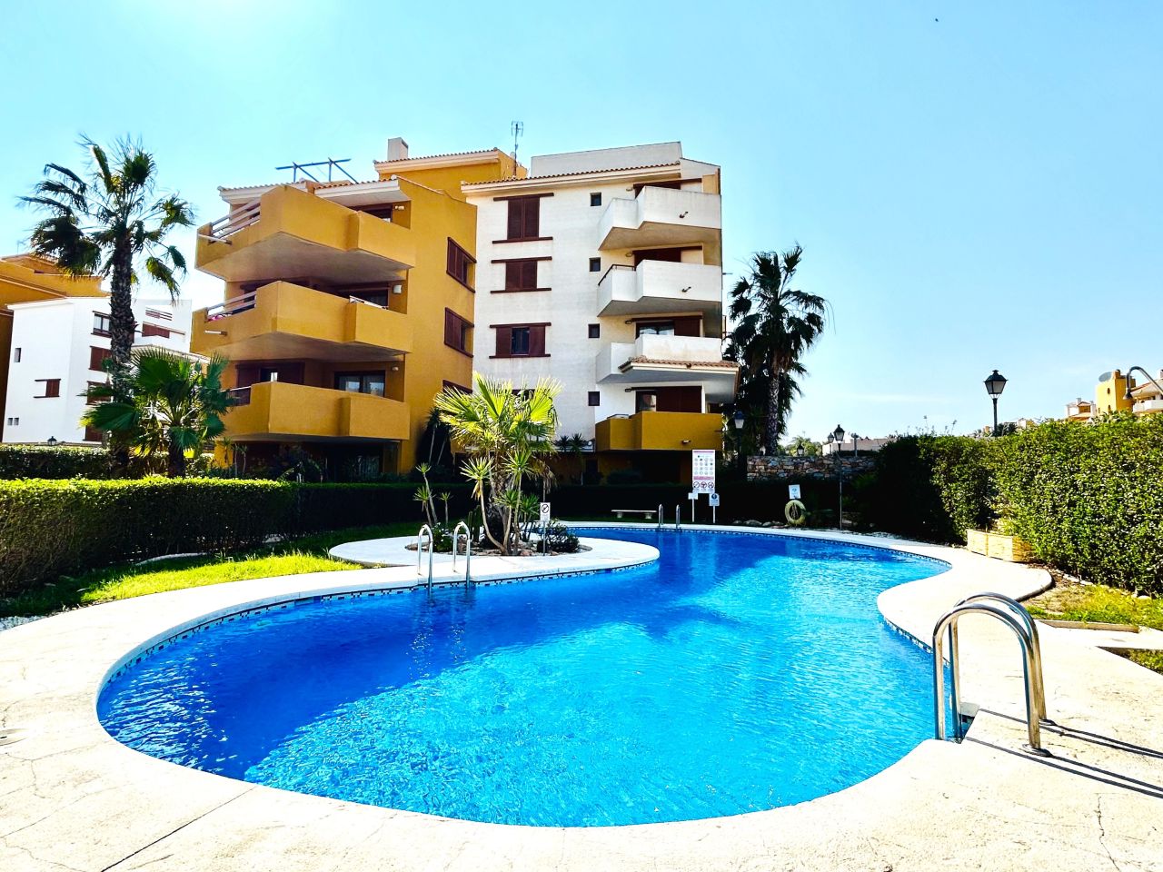 Апартаменты в Пунта Приме, Испания, 65 м² - фото 1