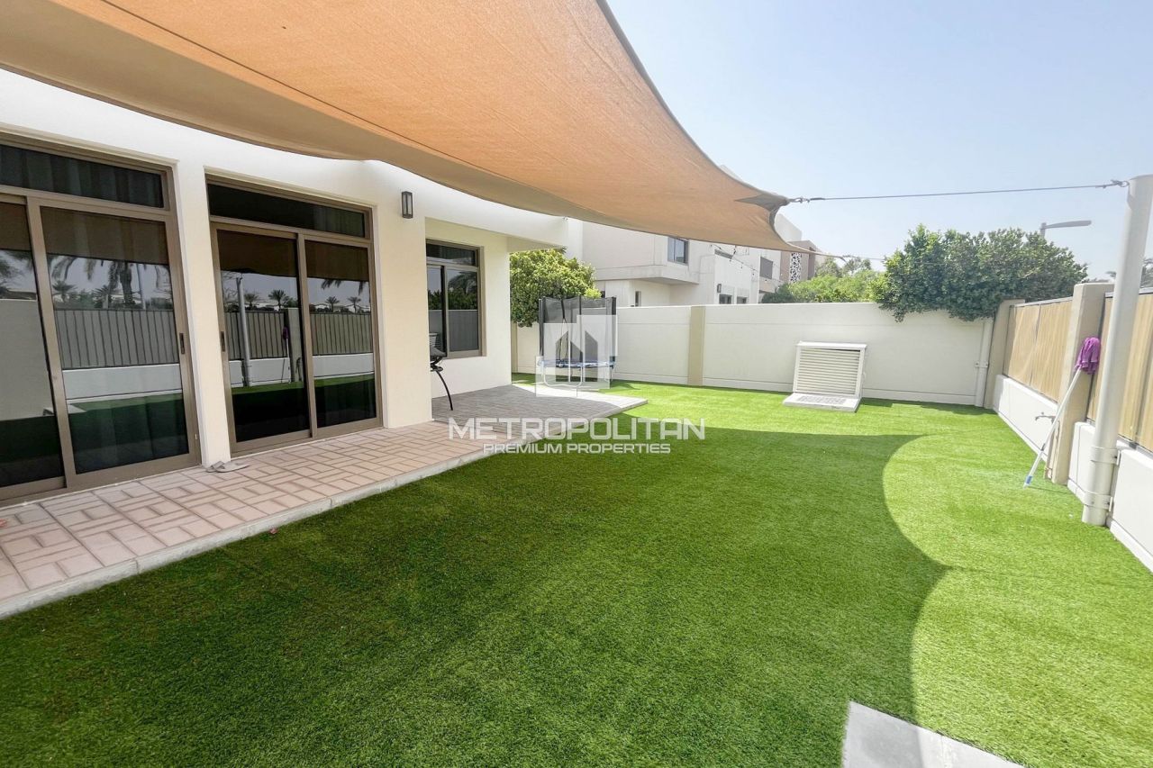 Таунхаус в Дубае, ОАЭ, 225 м² - фото 1