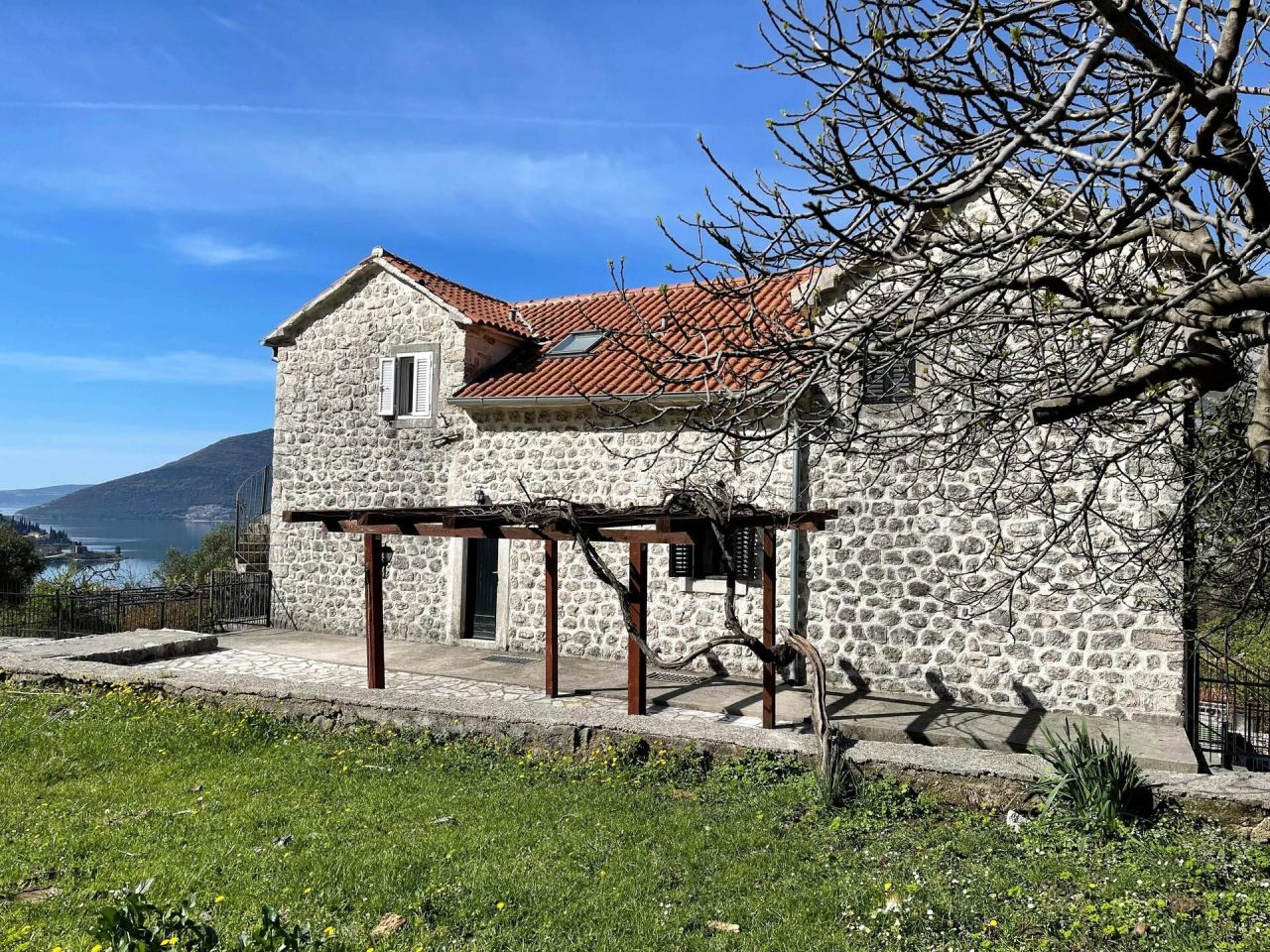 Дом в Рисане, Черногория, 233 м² - фото 3