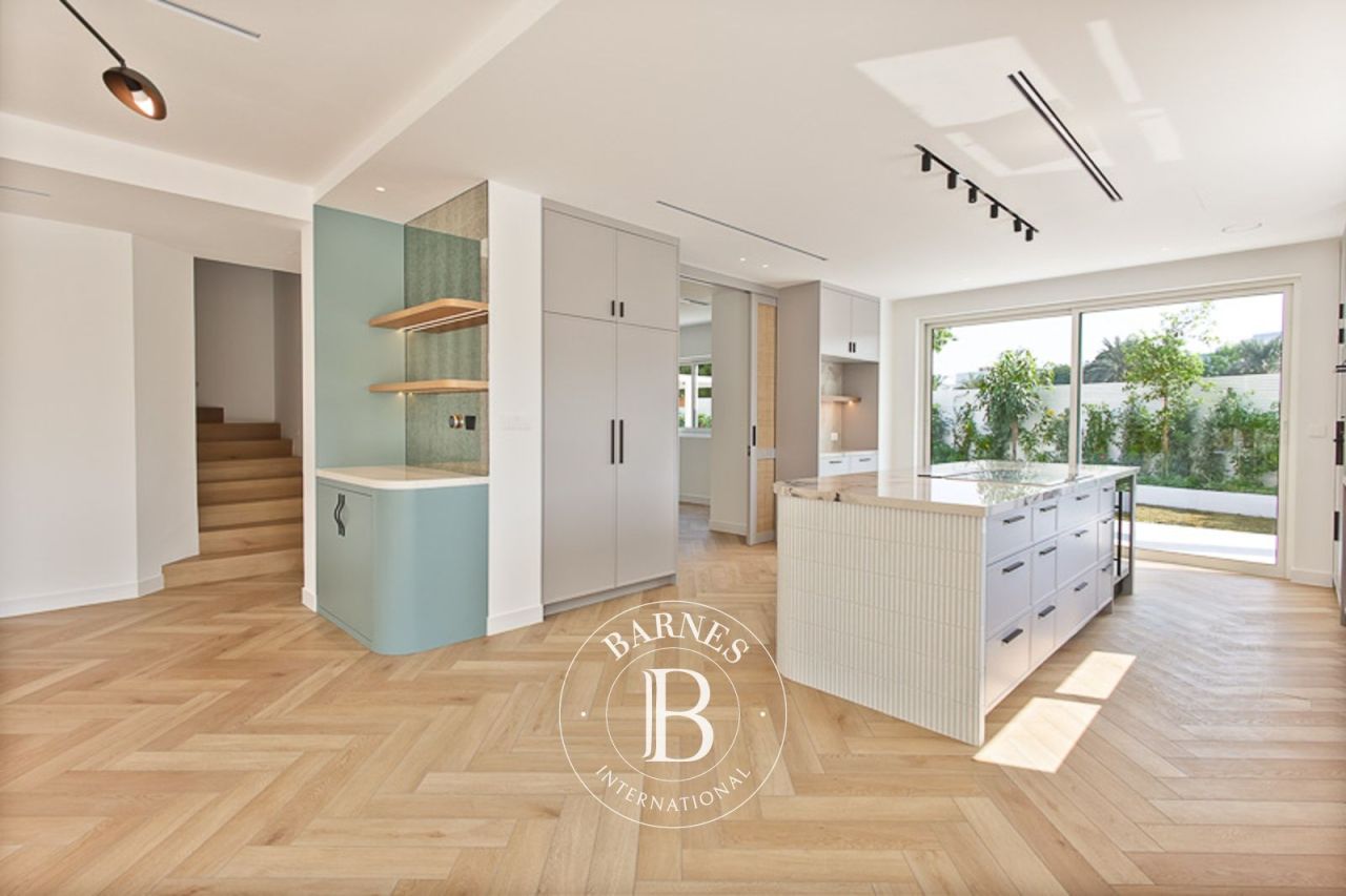 Вилла в Дубае, ОАЭ, 390.2 м² - фото 11