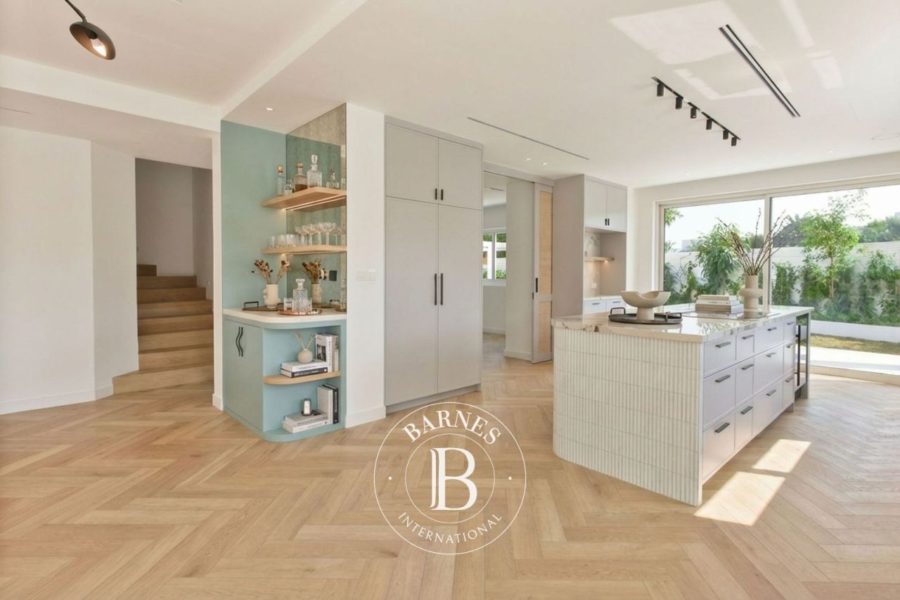 Вилла в Дубае, ОАЭ, 390.2 м² - фото 12